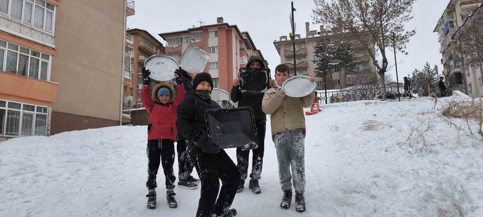 Karne tatili kar sevincine dönüştü