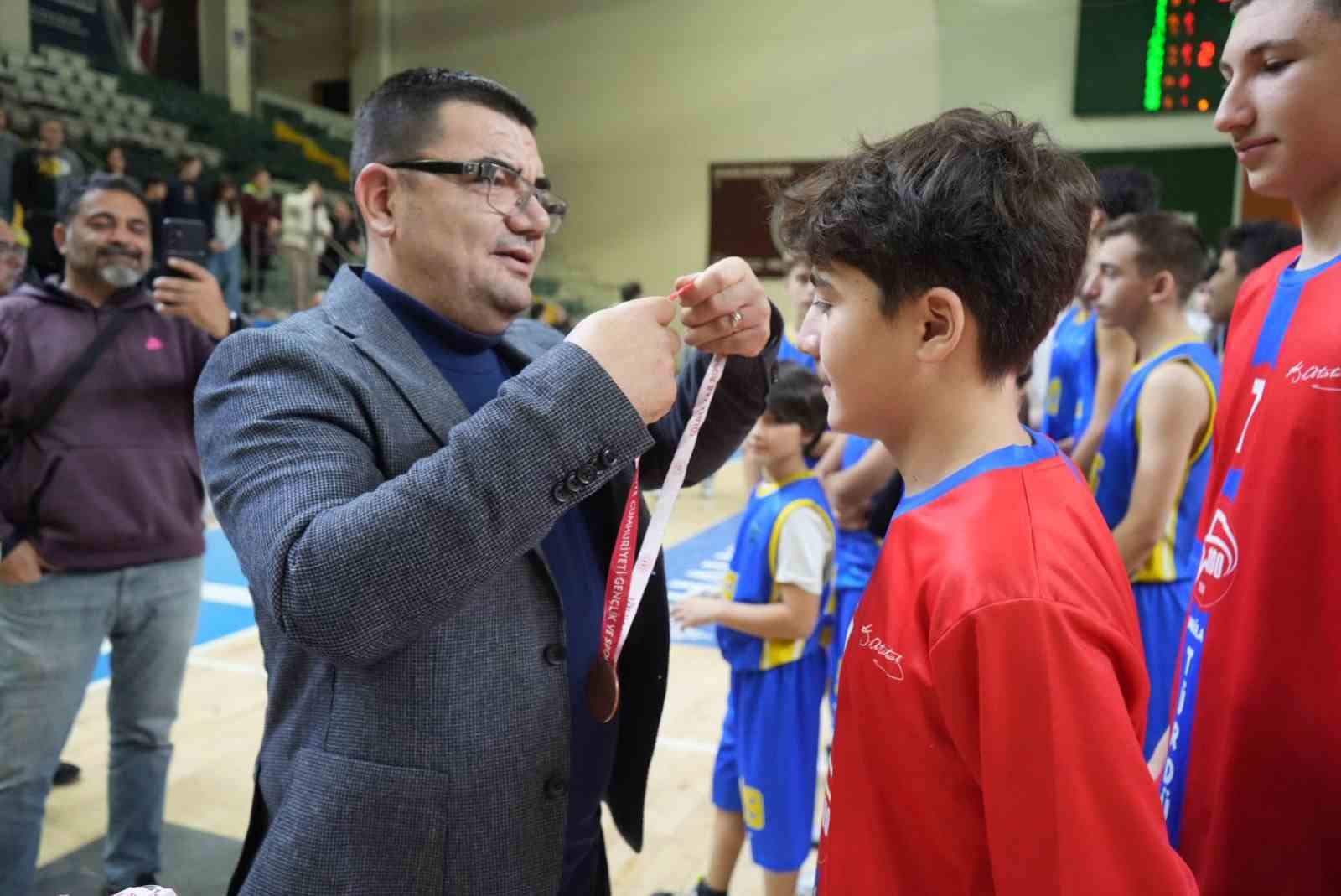 Muğla&rsquo;da U14 basketbol nefes kesti
