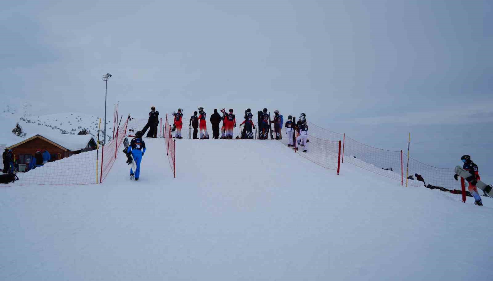 Snowboard&rsquo;un yıldızları Ergan Dağı&rsquo;nda buluştu
