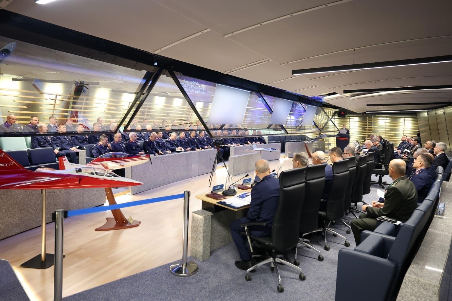 Bakan G&uuml;ler başkanlığında "Hava Kuvvetleri Komutanlığı Yıllık Değerlendirme Toplantısı" ger&ccedil;ekleştirildi
