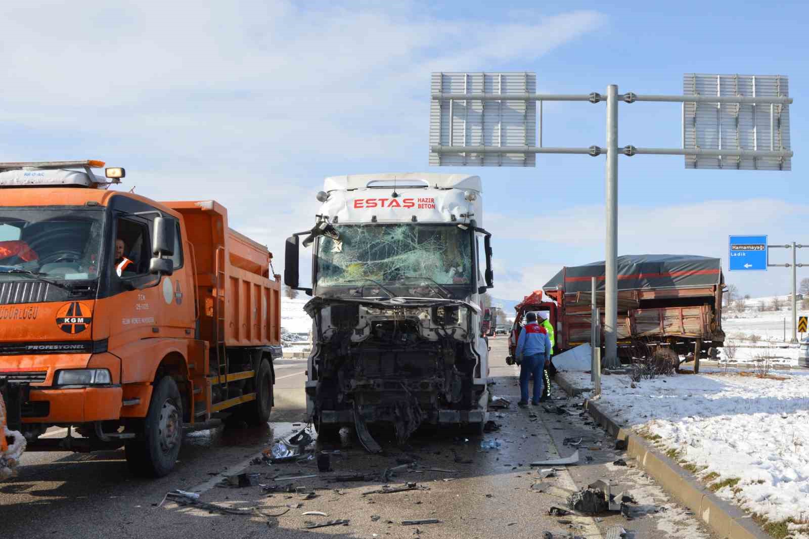 Samsun’da tır ile kamyonet çarpıştı: 2 yaralı