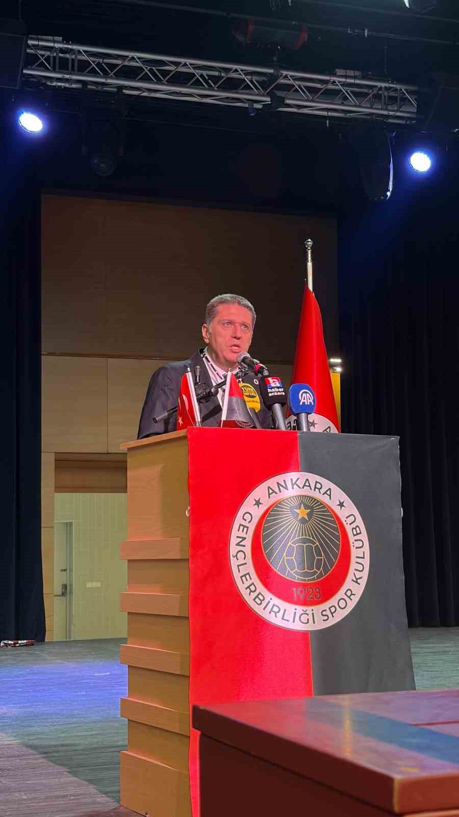 Gen&ccedil;lerbirliği&rsquo;nde Arda &Ccedil;akmak yeniden başkan se&ccedil;ildi
