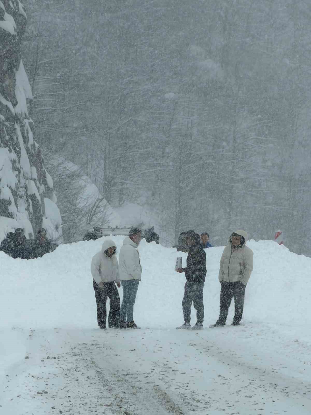 Trabzon-Bayburt karayolu Tilkibeli mevkiinde &ccedil;ığ
