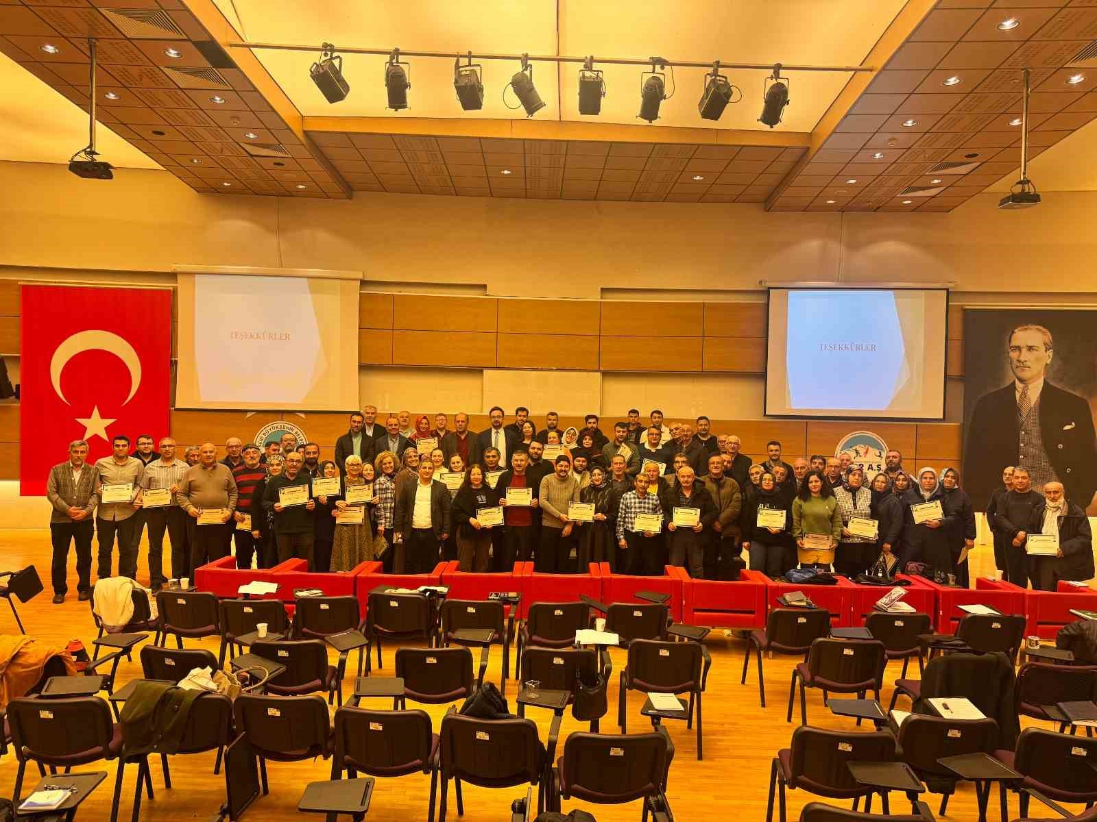 B&uuml;y&uuml;kşehir, organik tarım eğitimi alan kursiyerlere sertifikalarını verdi
