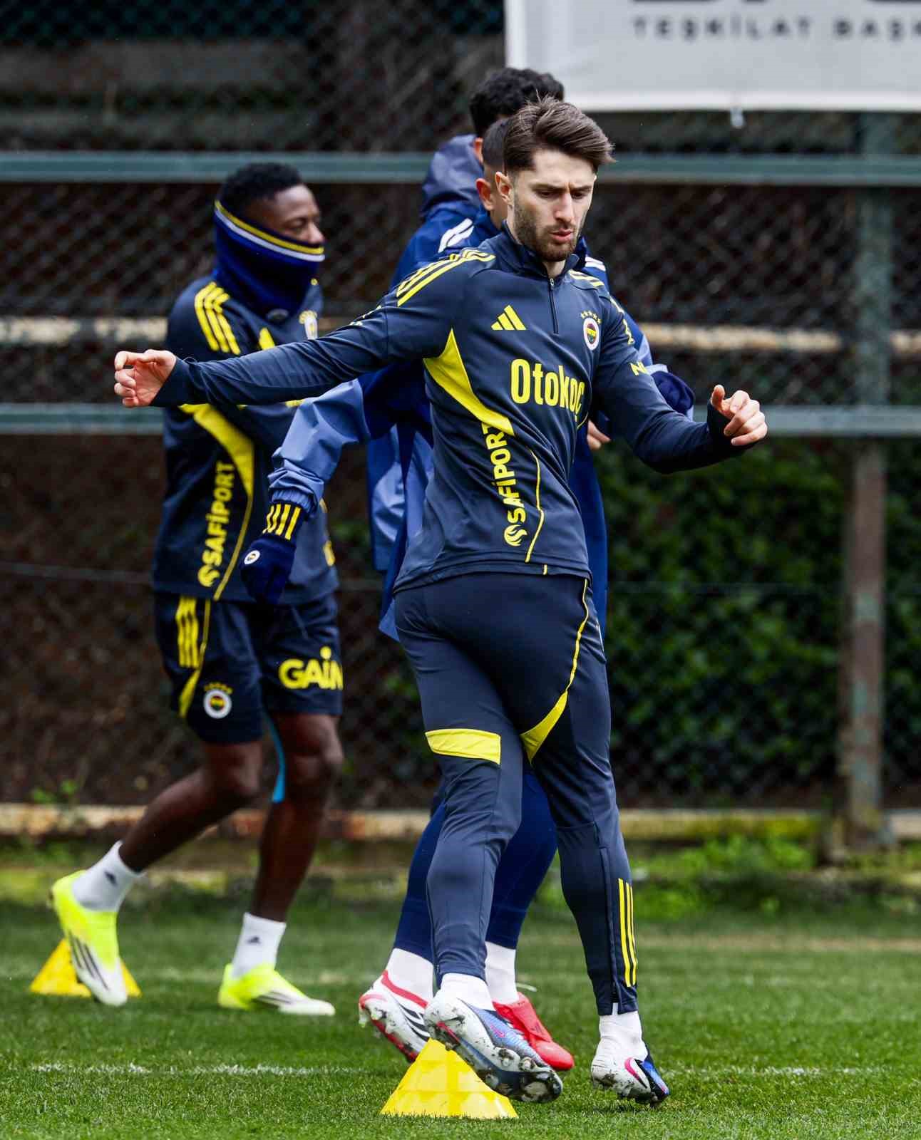 Fenerbah&ccedil;e, Alanyaspor ma&ccedil;ı hazırlıklarını tamamladı
