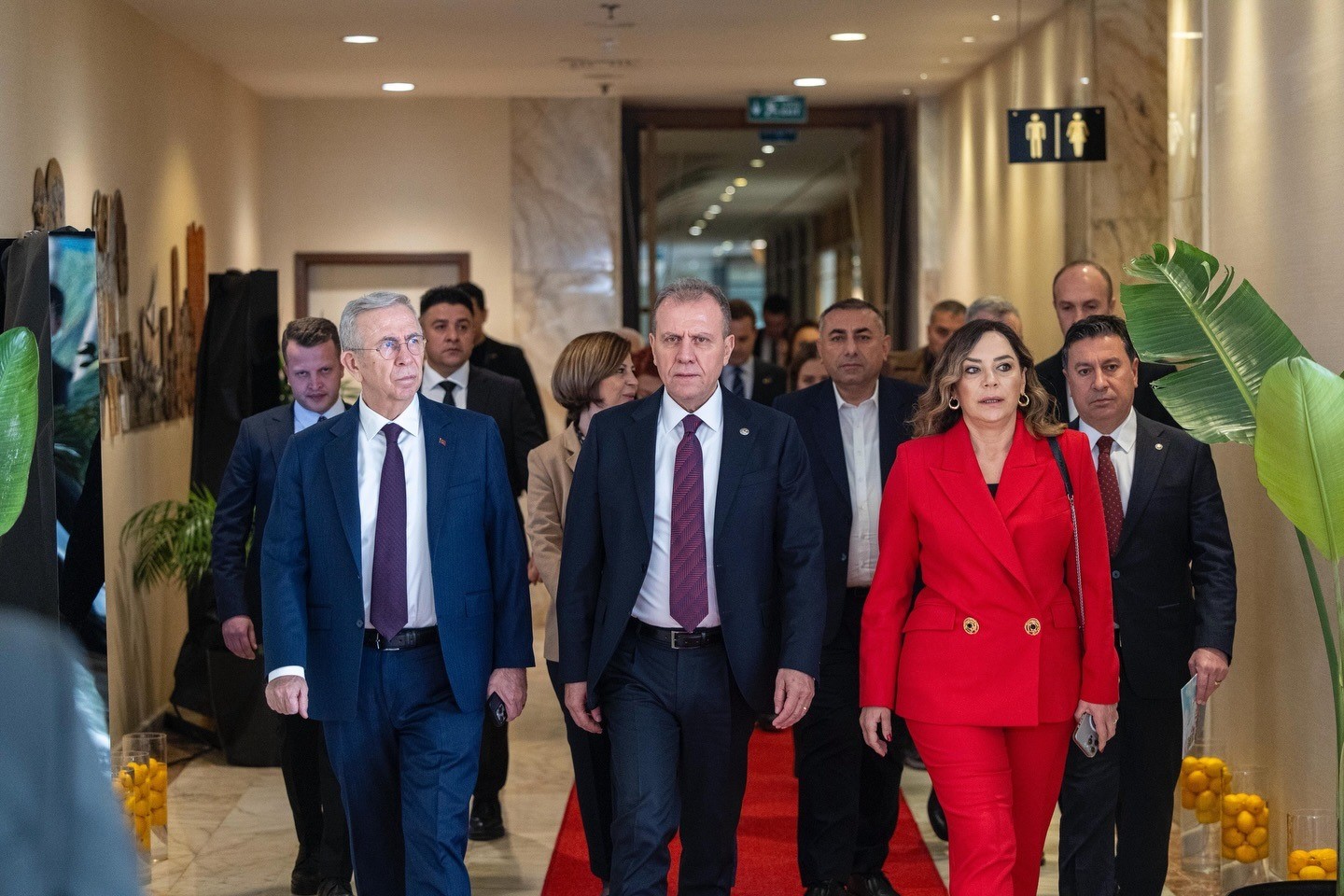 Başkan Y&uuml;ceer, B&uuml;y&uuml;kşehir Belediye Başkanları toplantısına katıldı
