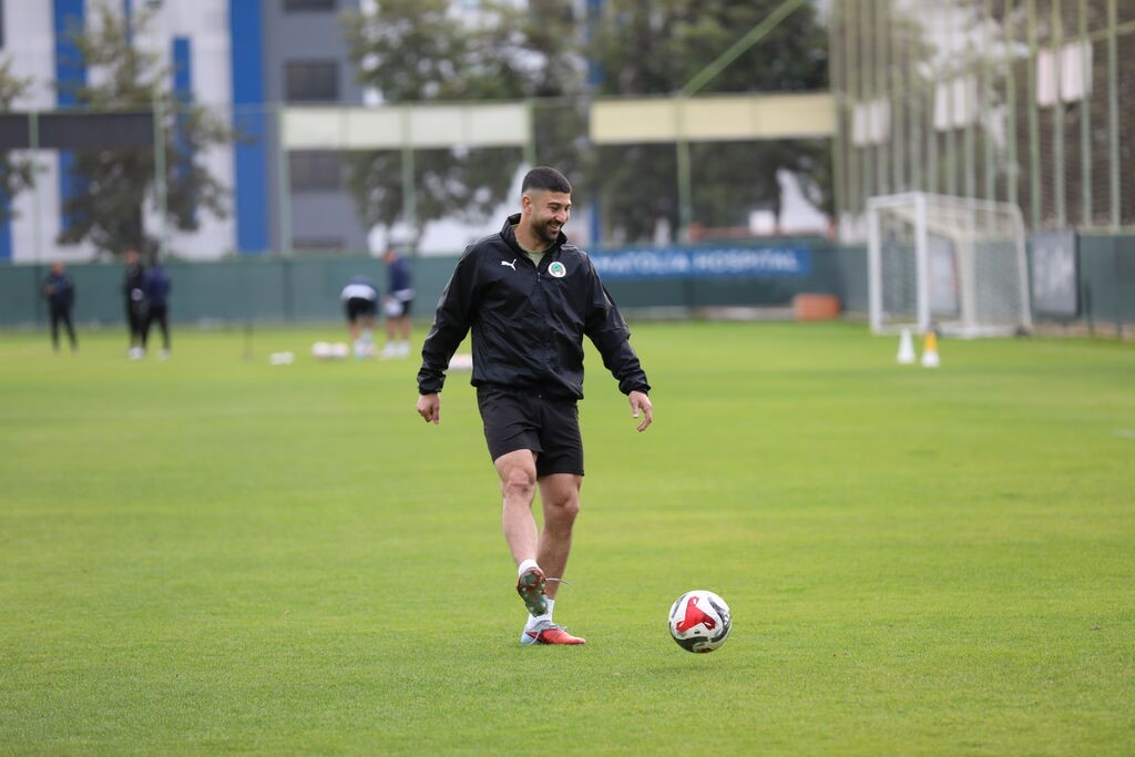 Alanyaspor, Fenerbah&ccedil;e ma&ccedil;ı hazırlıklarını tamamladı
