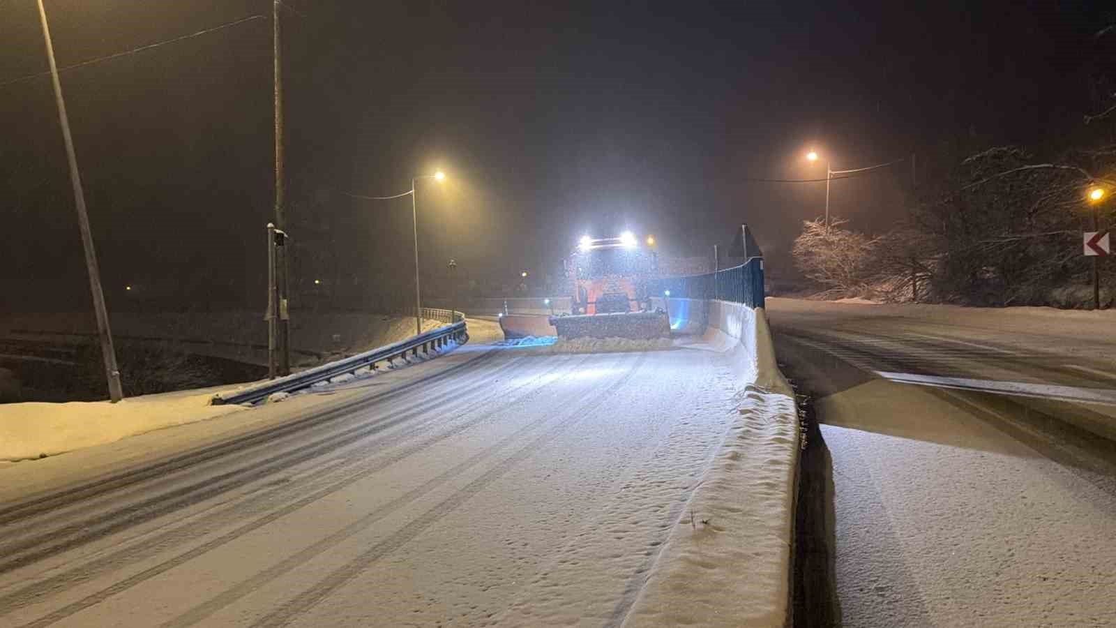 Bolu Dağı’nda yoğun kar yağışı: Karla mücadele sürüyor