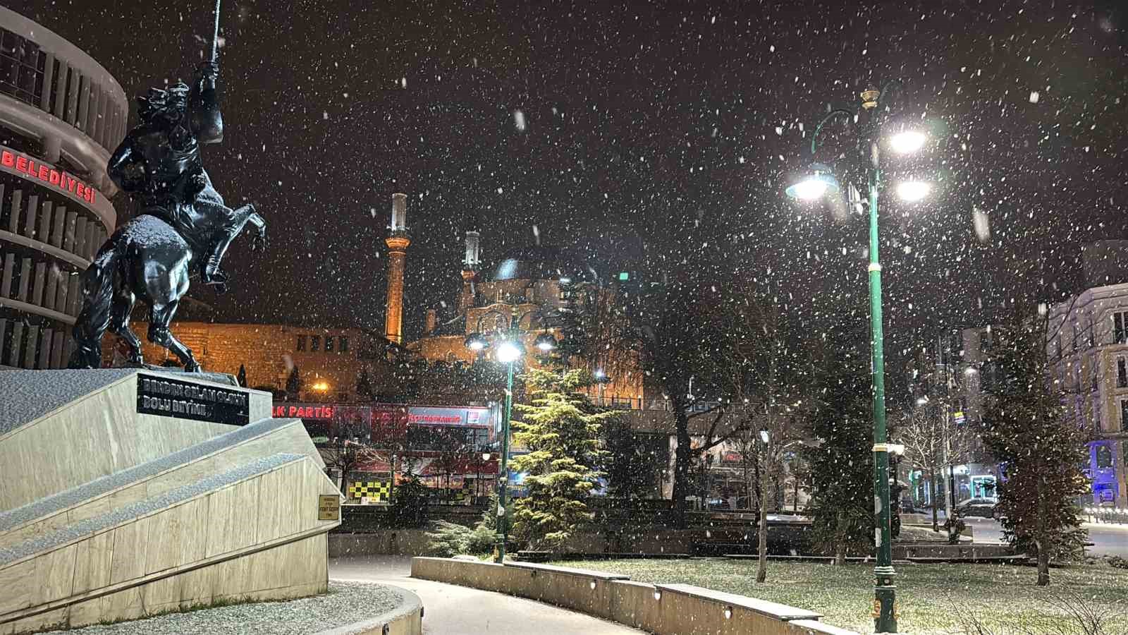 Bolu&rsquo;da kar yağışı başladı
