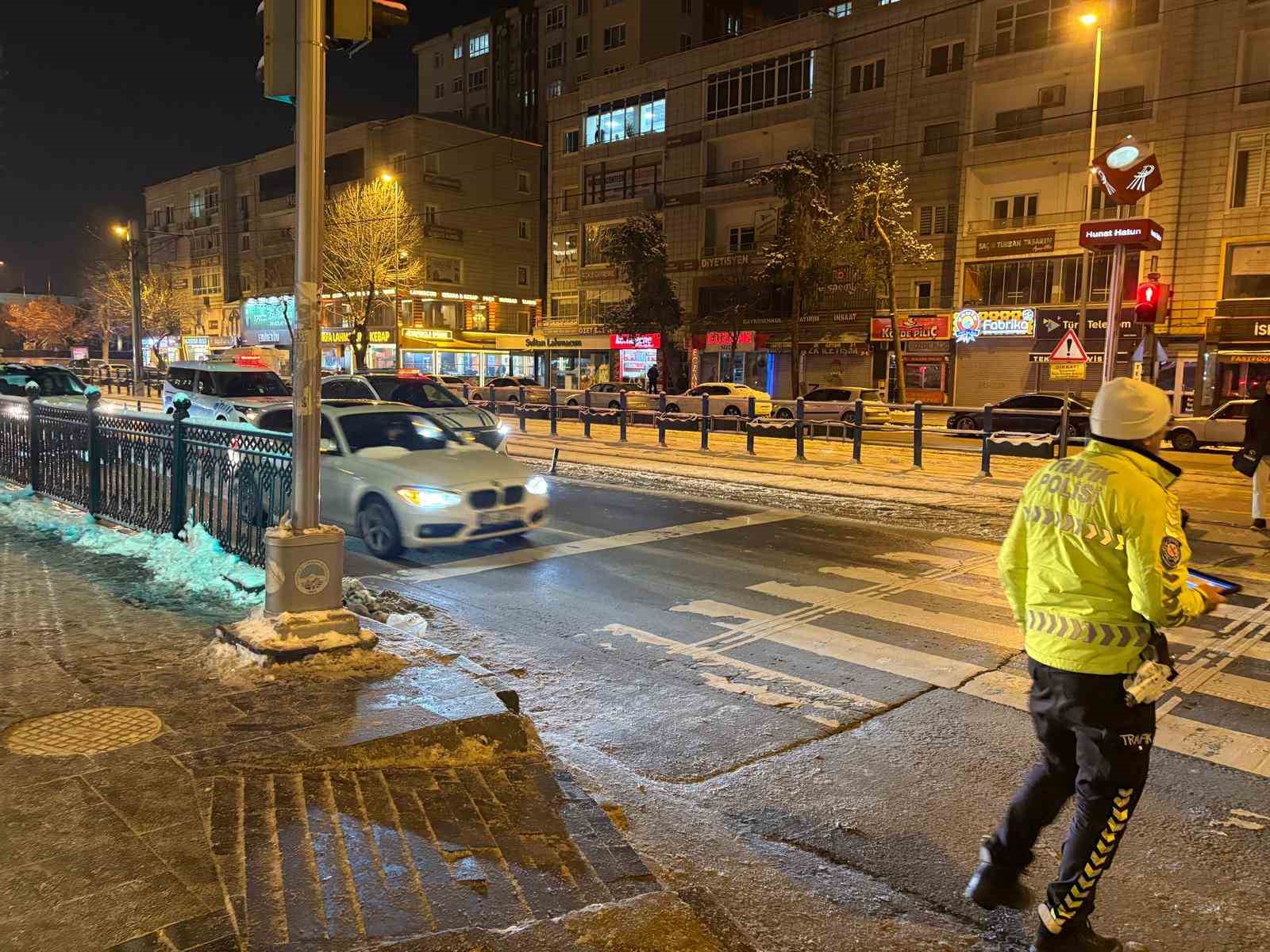 Kayseri&rsquo;de otomobilin &ccedil;arptığı yaya ağır yaralandı
