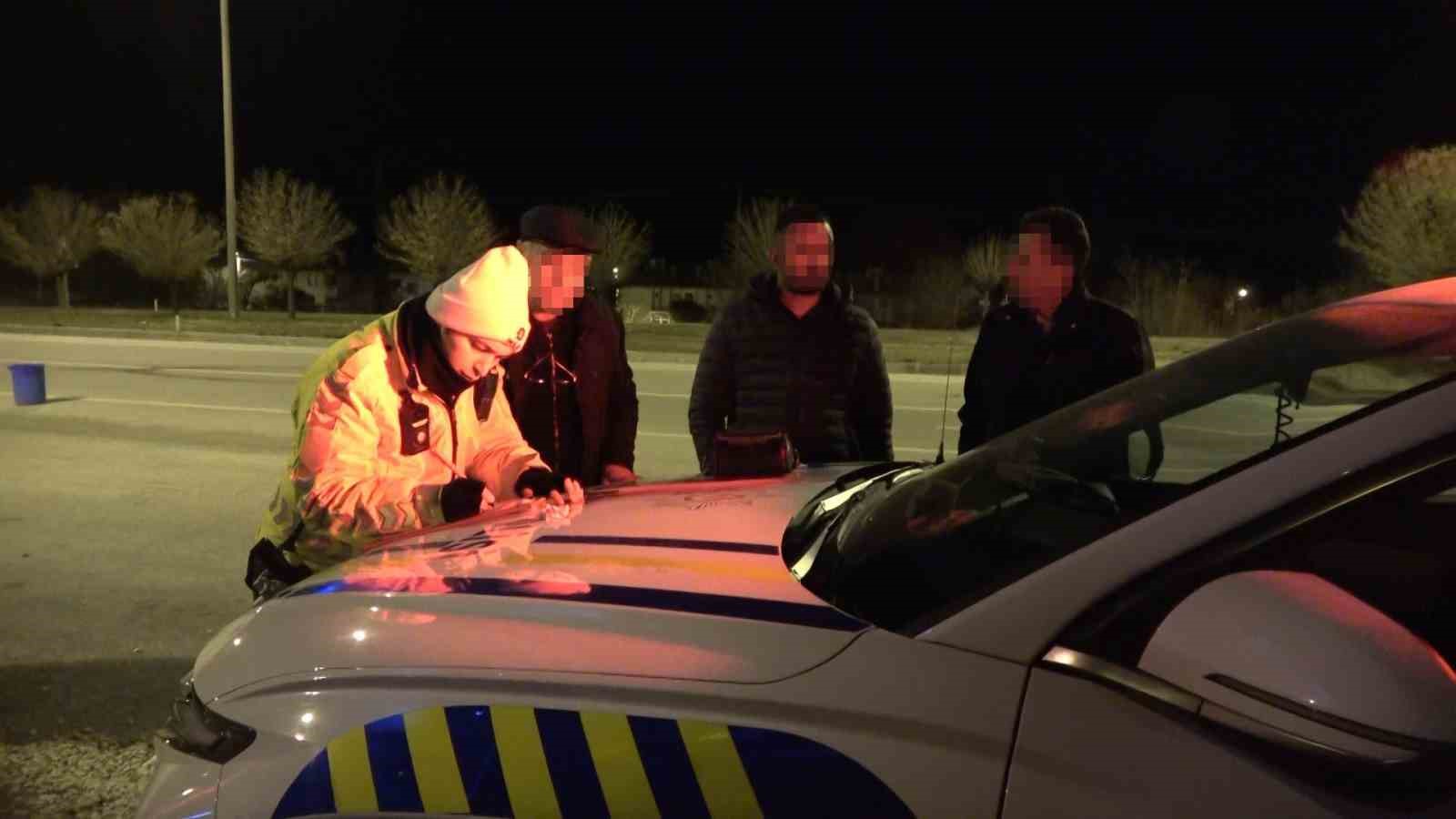 Burdur&rsquo;da şap karantinasındaki k&uuml;pesiz hayvan taşıyan besiciye 400 bin lira ceza
