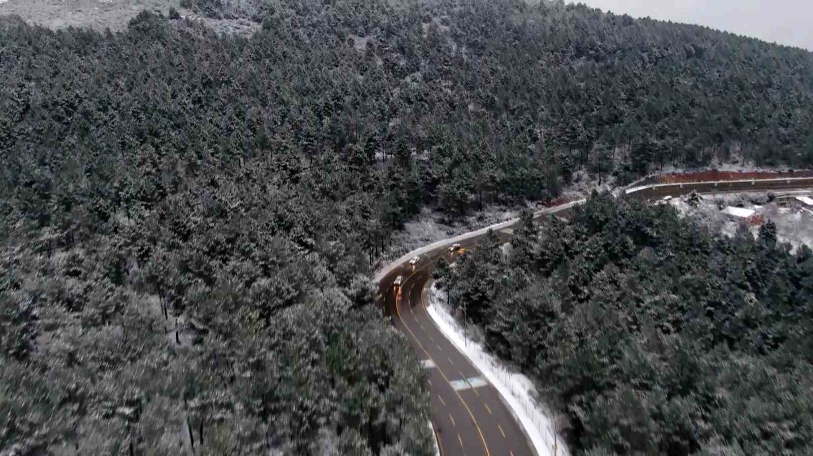 Karla kaplanan Aydos havadan g&ouml;r&uuml;nt&uuml;lendi

