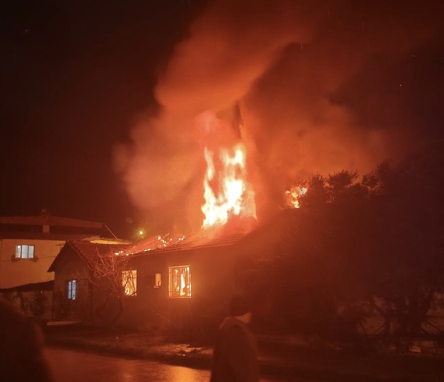 Bayındır’daki yangında ağır yaralanan adam hayatını kaybetti
