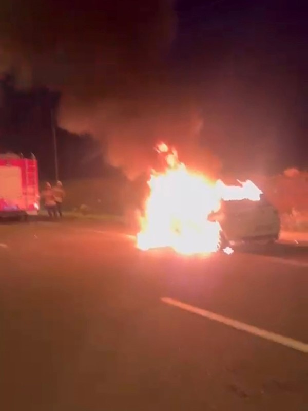 Hatay’da otomobil alevlere teslim oldu