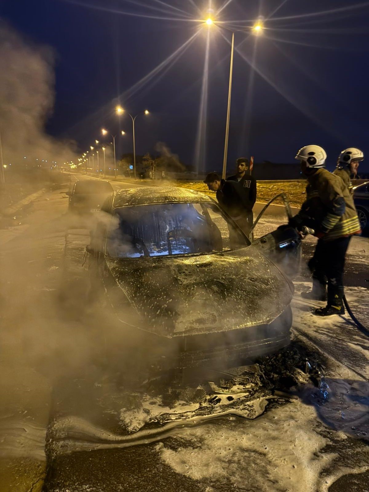 Hatay&rsquo;da otomobil alevlere teslim oldu
