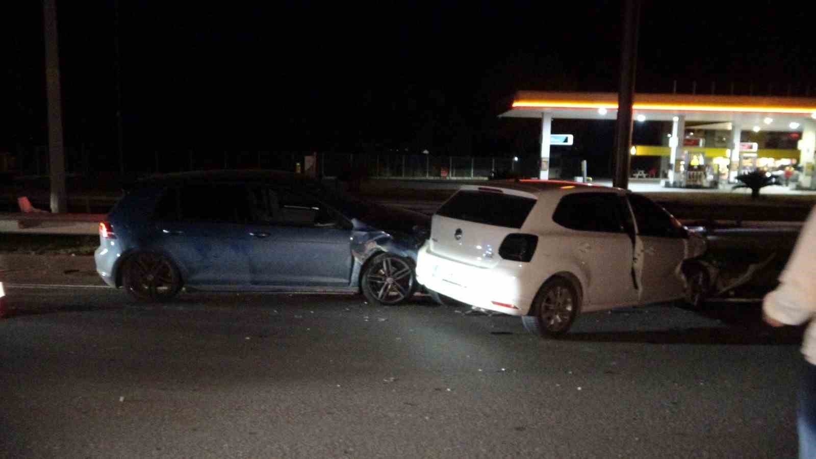 Zincirleme kazada 3 s&uuml;r&uuml;c&uuml;den 2&rsquo;si ehliyetsiz 1&rsquo;i hem ehliyetsiz hem alkoll&uuml; &ccedil;ıktı
