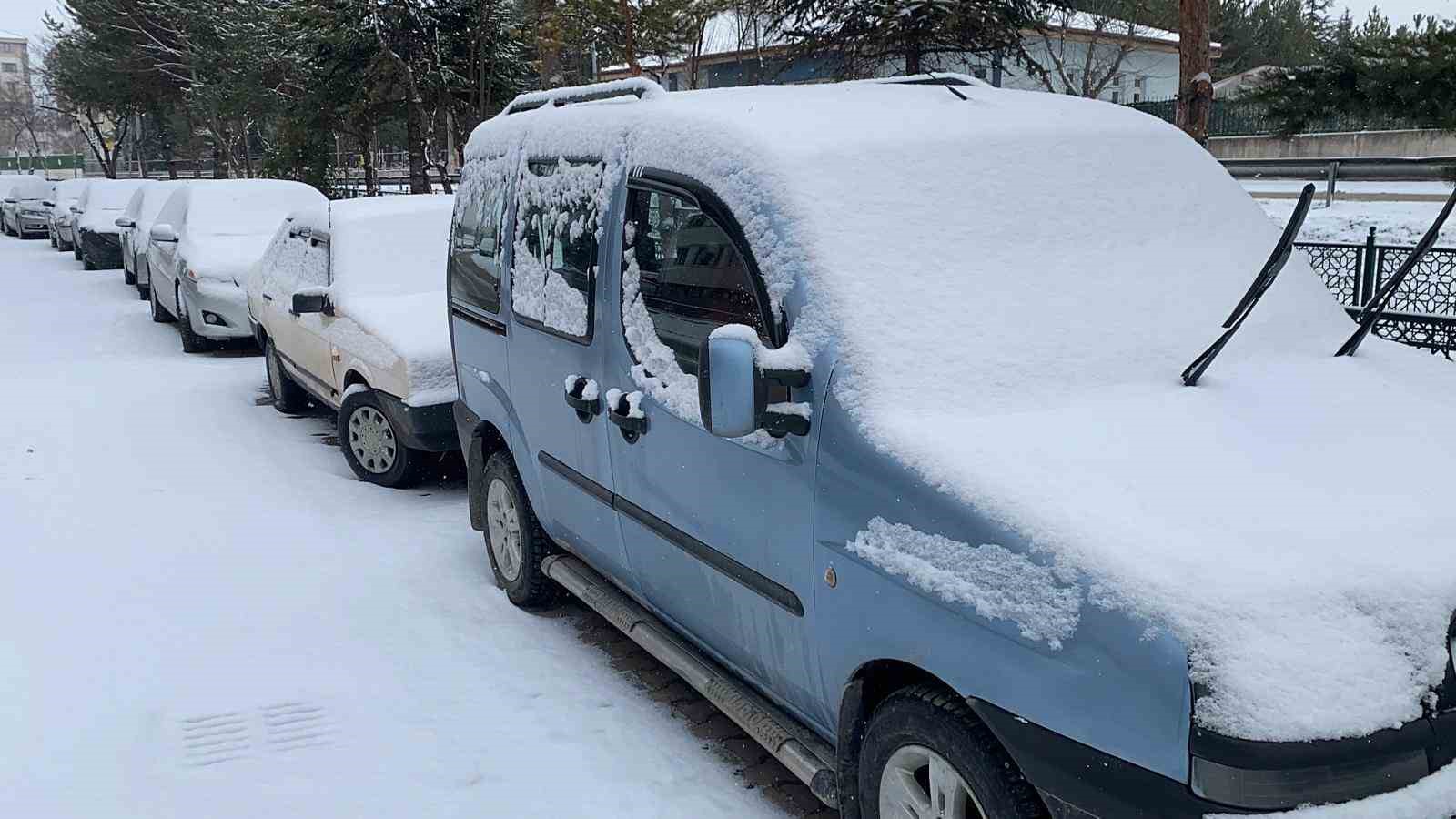 Bolu güne beyaz örtüyle uyandı
