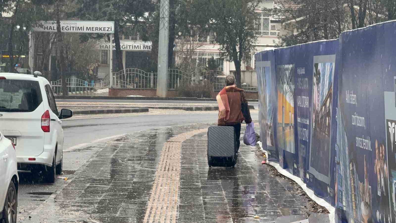 Diyarbakır’da kar yağışı yeniden başladı