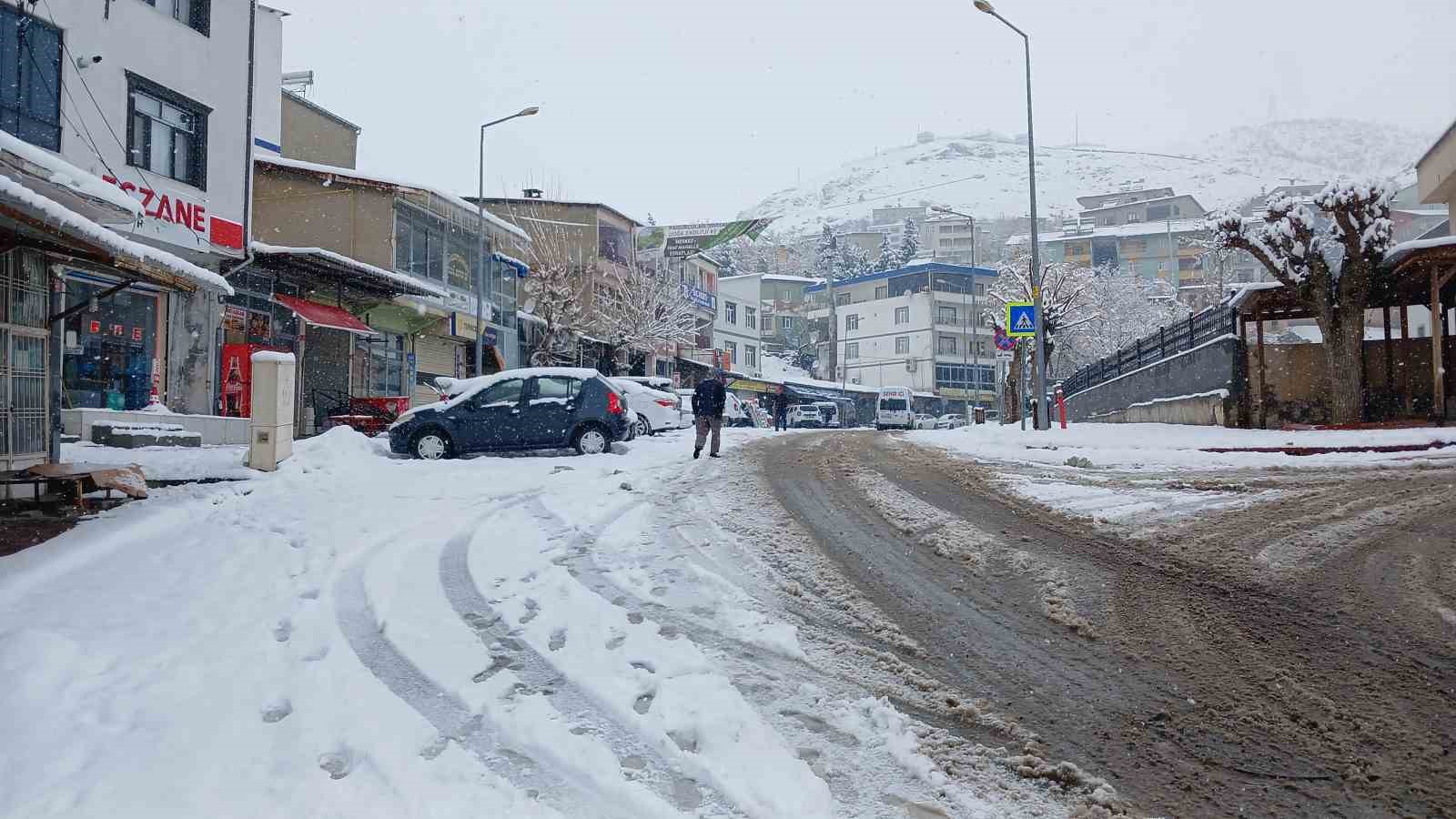 Kulp&rsquo;ta beyaz esaret devam ediyor
