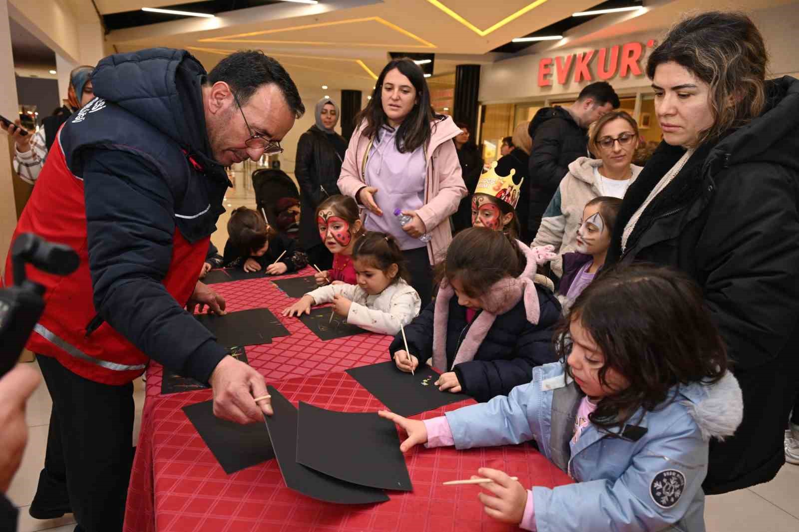 Isparta Belediyesi&rsquo;nden karne şenlikleri
