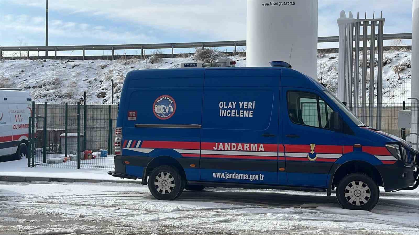 Kafası bazaya sıkışan minik Amine öldü
