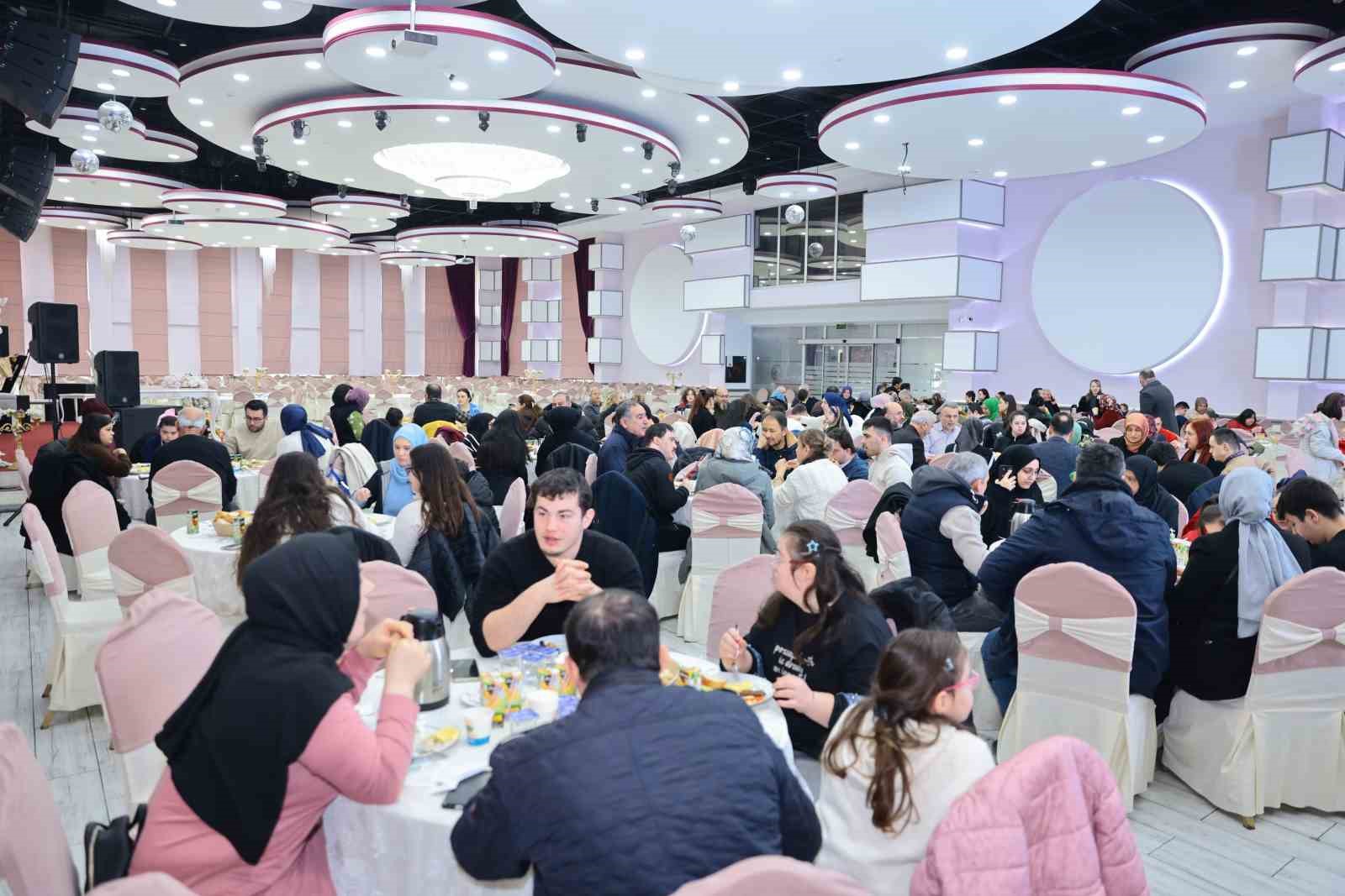 Başkan Kurnaz: "&Ouml;zel &ccedil;ocuklarımız ve ailelerinin yanındayız"
