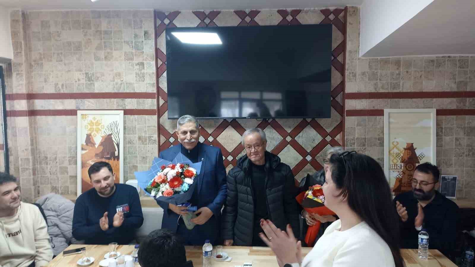 İlkokul arkadaşları 24 yıl sonra buluştu
