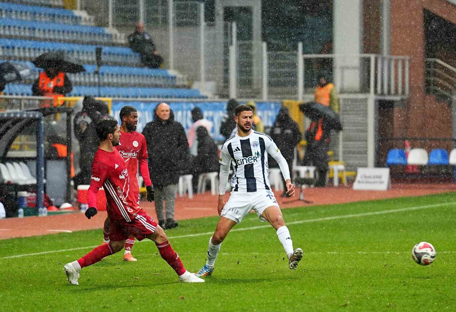Trendyol S&uuml;per Lig: Kasımpaşa: 0 - Antalyaspor: 0 (İlk yarı)
