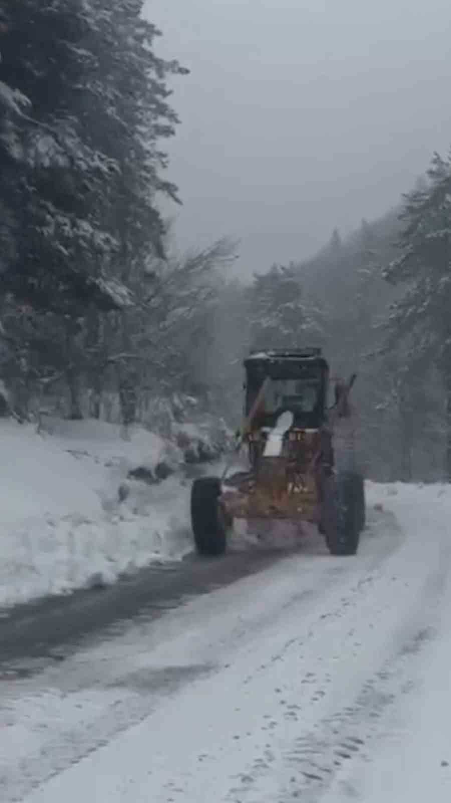 Mengen&rsquo;de kar k&uuml;reme &ccedil;alışmaları başladı
