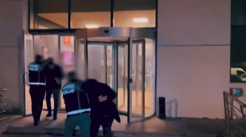 Bakan Yerlikaya: "Eş zamanlı olarak d&uuml;zenlenen operasyonlarda 7 ş&uuml;pheliyi yakaladık"
