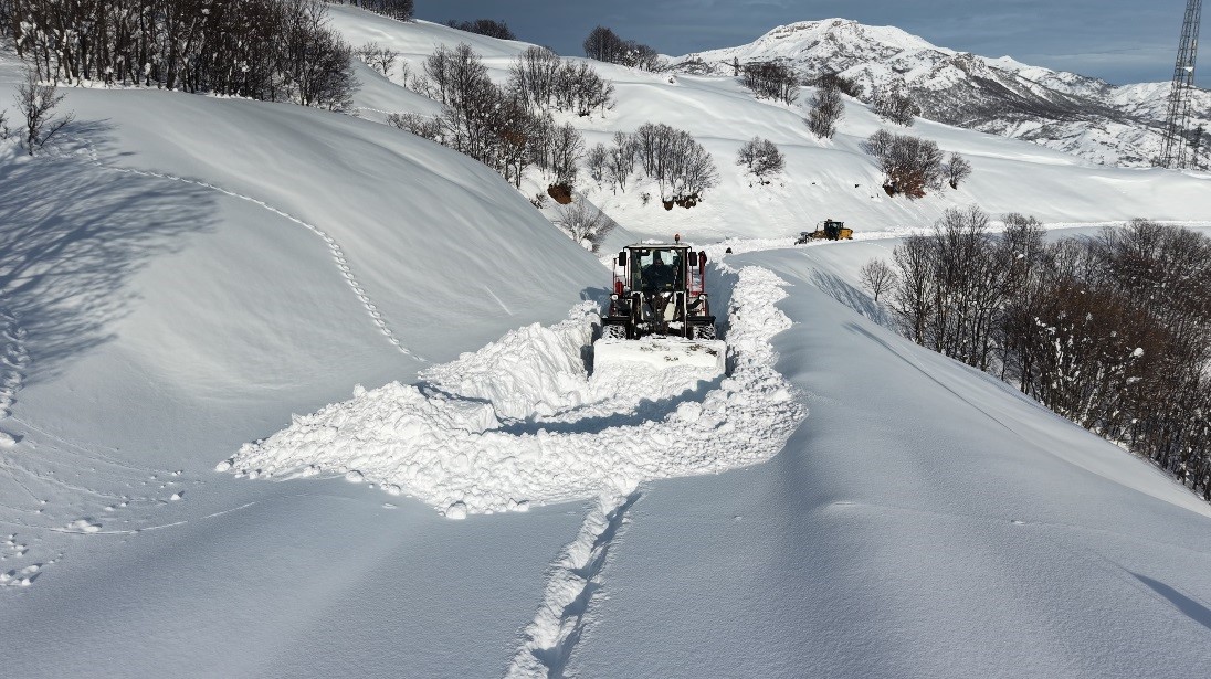 Tunceli&rsquo;de 267 k&ouml;y yolu ulaşıma a&ccedil;ıldı
