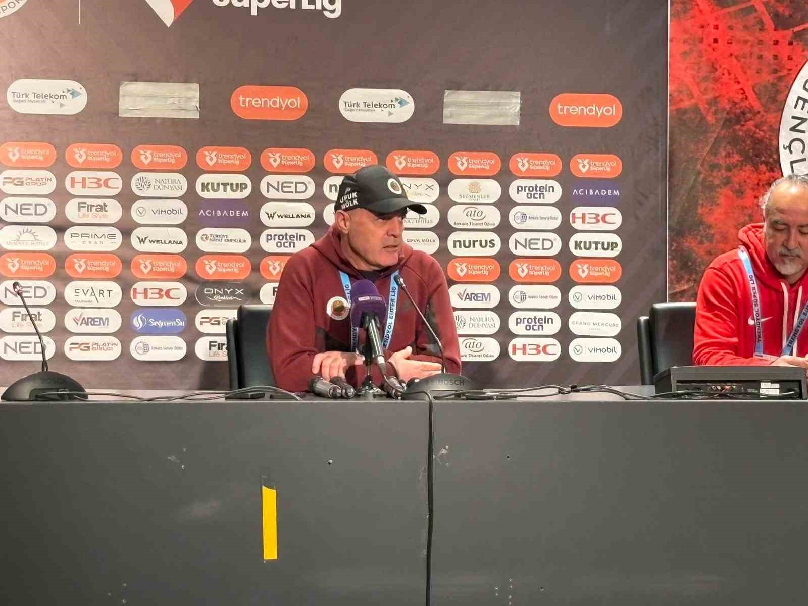 Özcan Bizati: "Oyun alışkanlığı olan takımlara karşı oynamak zordur"