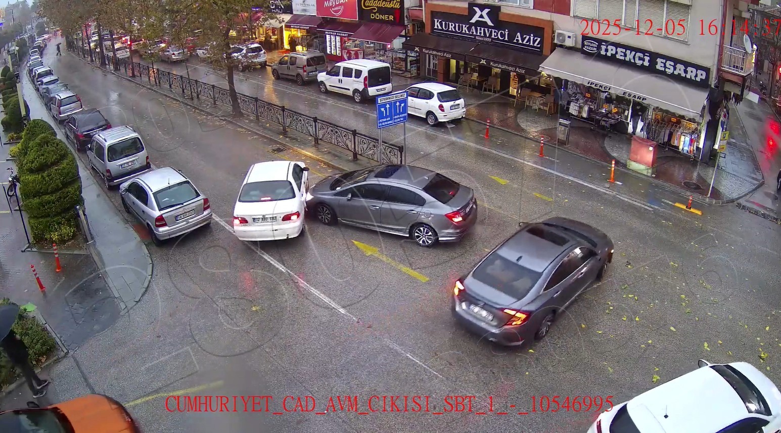 Isparta’da dikkatsiz sürücülerin neden olduğu kazalar KGYS kameralarına yansıdı