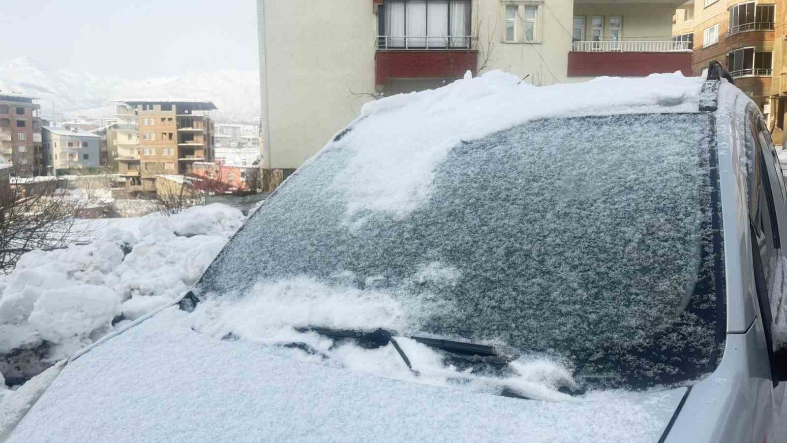 Hakkari’de dondurucu soğuklar