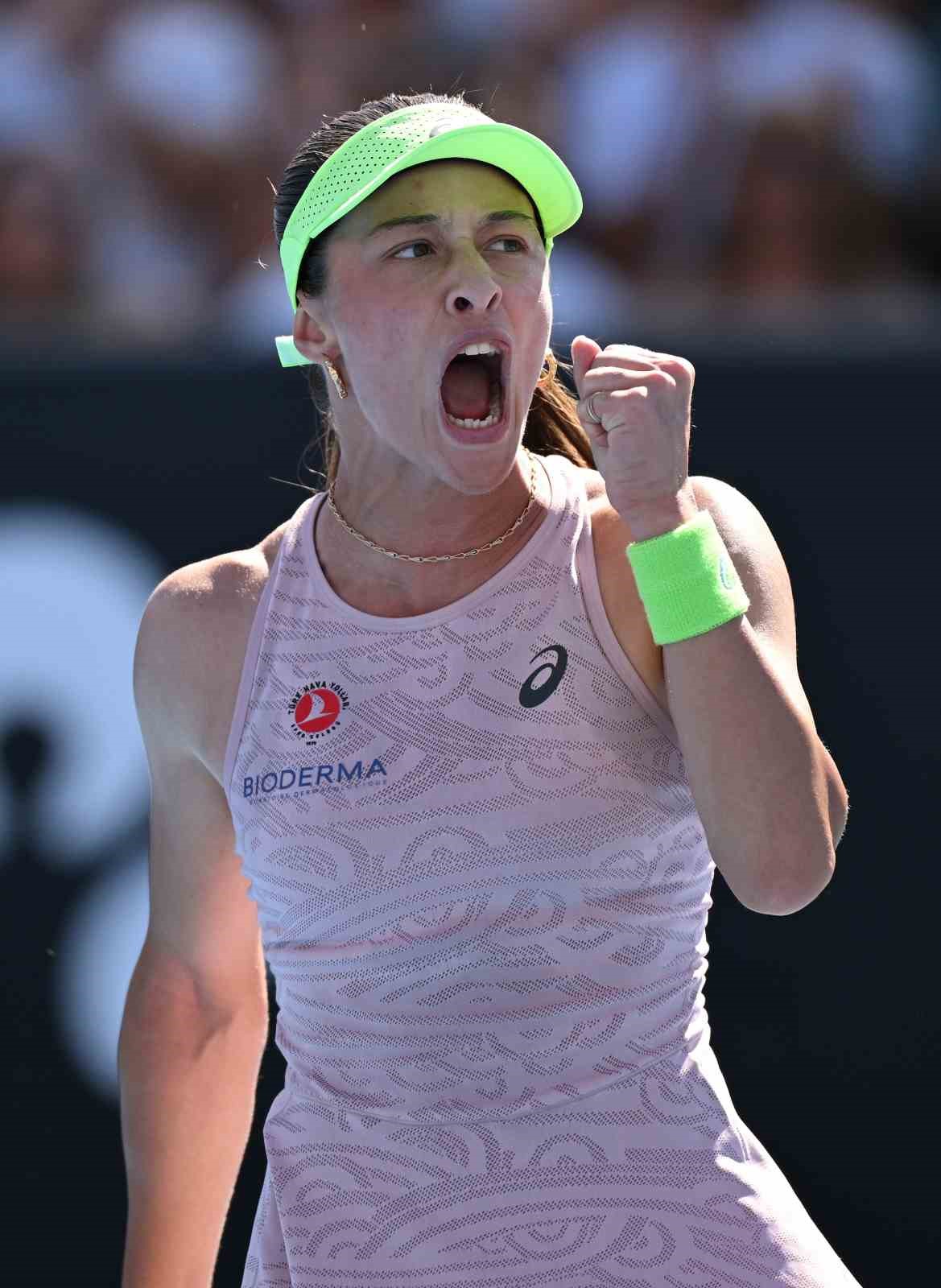 Milli tenis&ccedil;i Zeynep S&ouml;nmez, Avustralya A&ccedil;ık&rsquo;ta 2. tura y&uuml;kseldi
