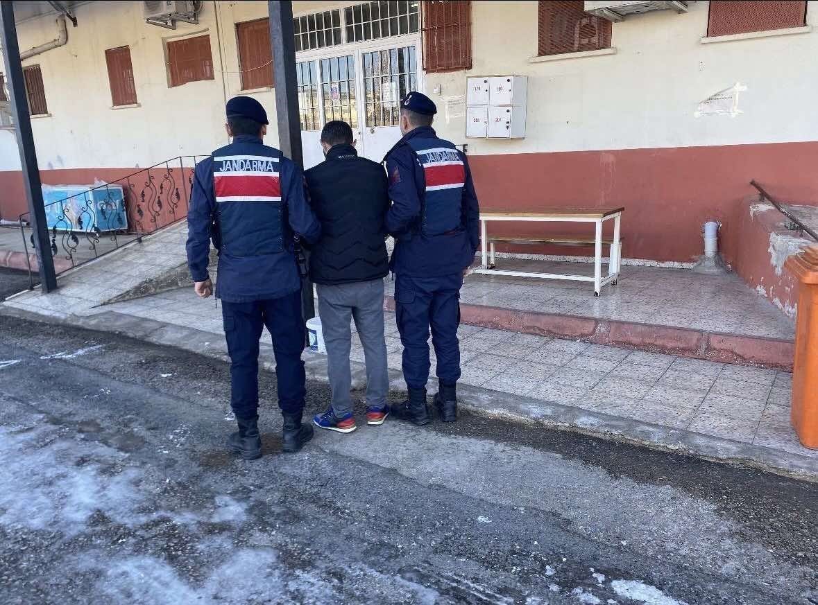 Hırsızlık suçundan kesinleşmiş 13 yıl cezasıyla aranan şahıs yakalandı