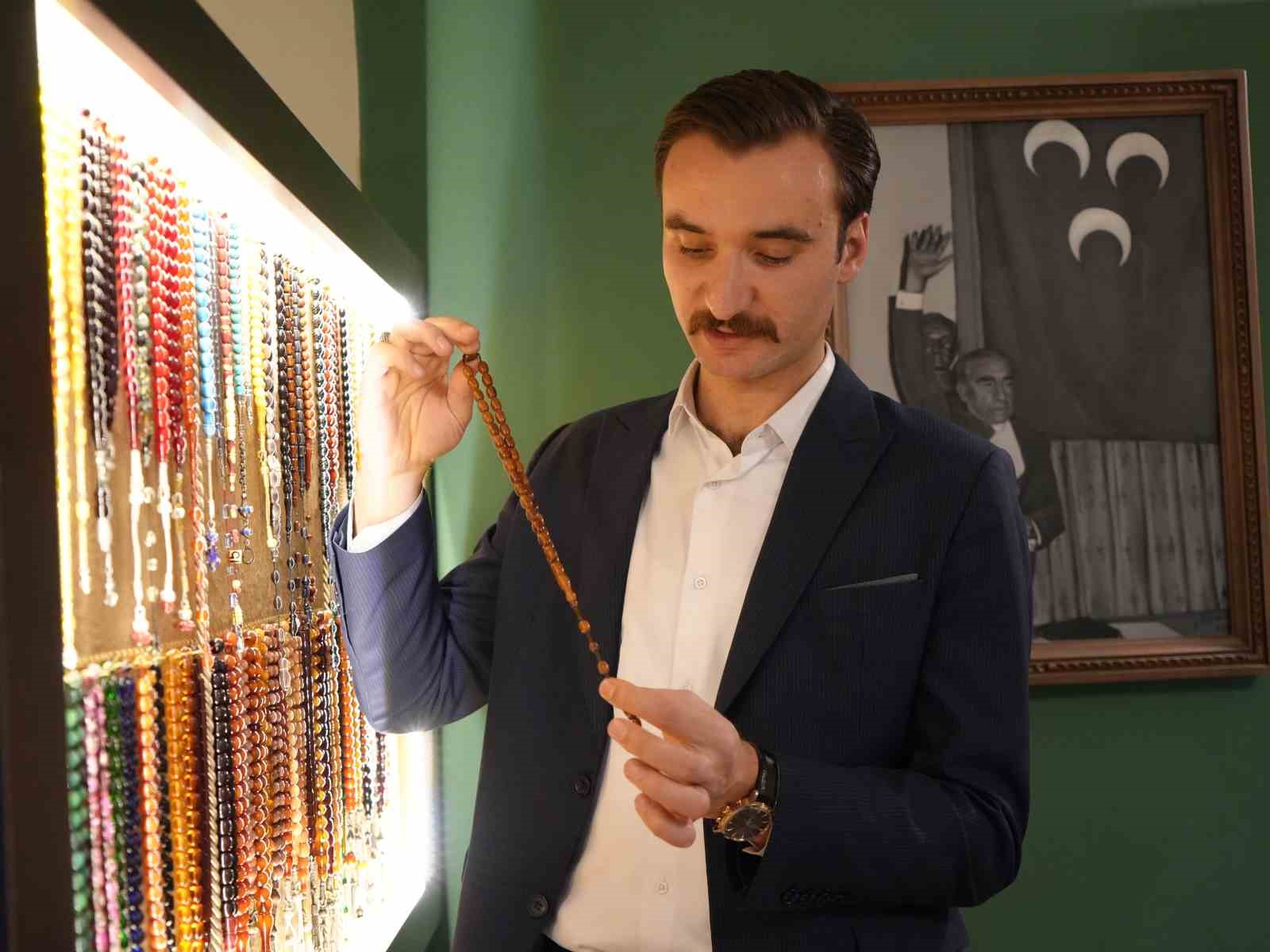 Bir merakla başladı, şimdi tespih yapabilmek için iki gününü harcıyor