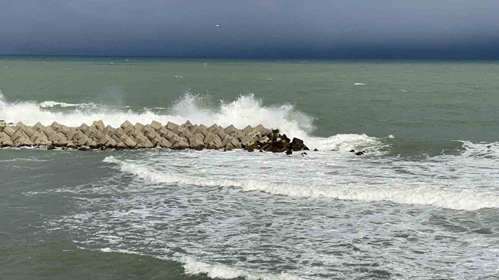 Karadeniz&rsquo;de fırtına etkili oluyor
