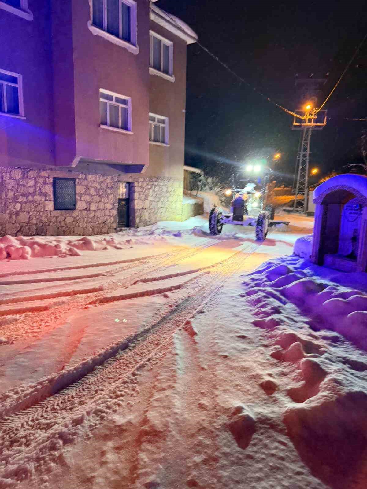 Mahsur kalan hasta vatandaşın yardımına karla mücadele ekipleri yetişti