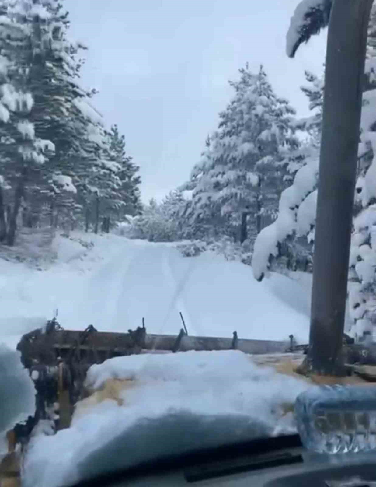 Karab&uuml;k&rsquo;te kar yağışı nedeniyle 109 k&ouml;y yolu ulaşıma kapandı
