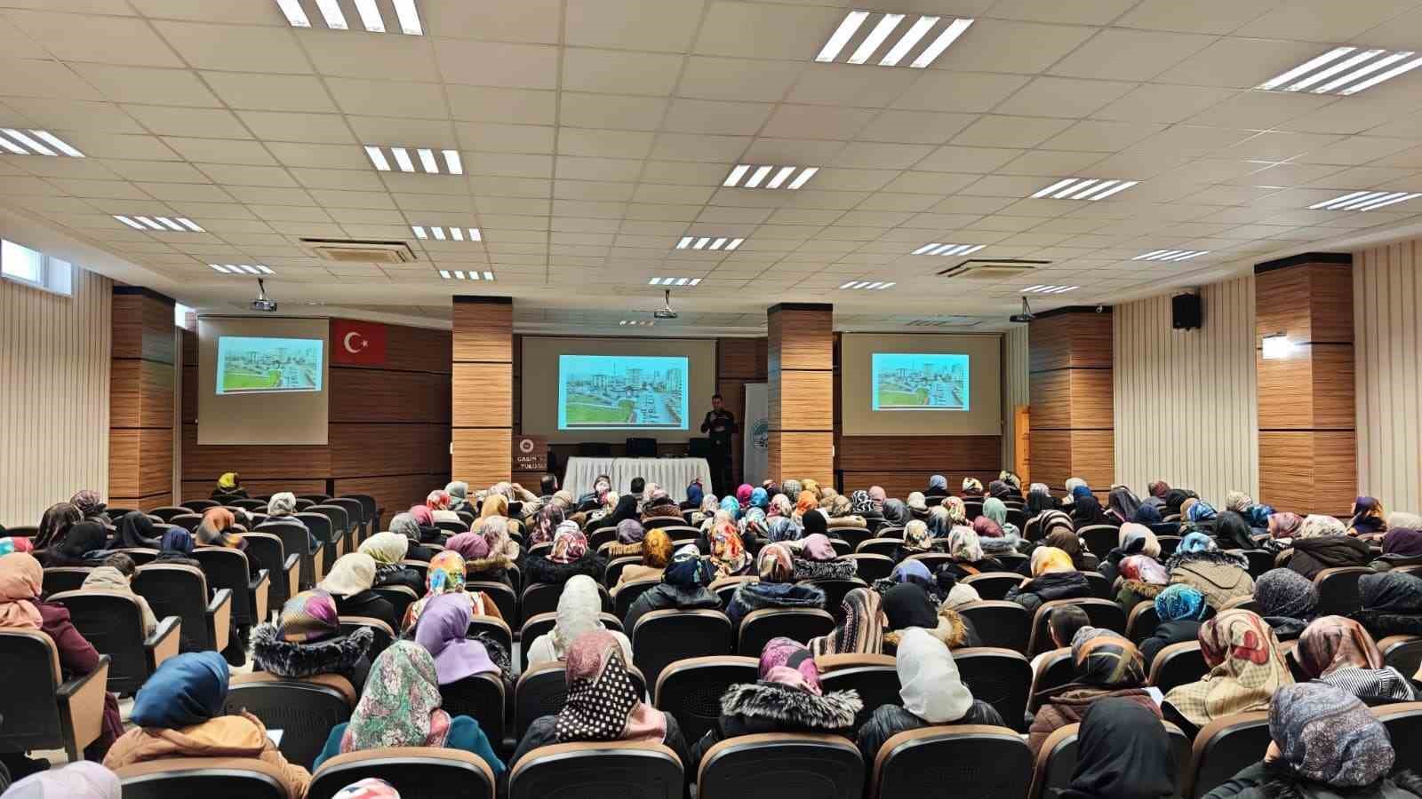 Din g&ouml;revlilerine afet farkındalık ve bağımlılık eğitimi
