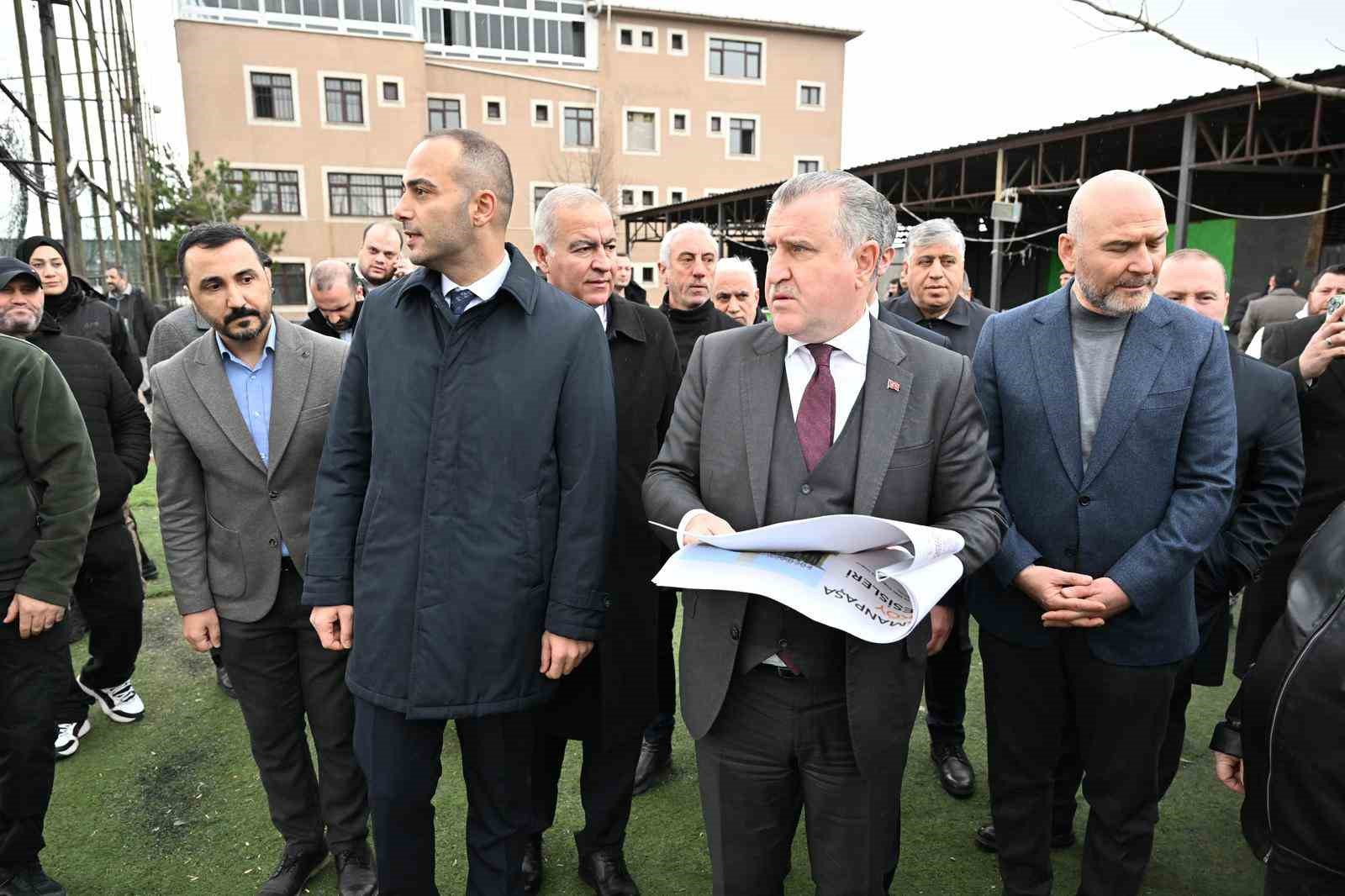 Gen&ccedil;lik ve Spor Bakanı Bak, Gaziosmanpaşa&rsquo;da spor yatırımlarını yerinde inceledi
