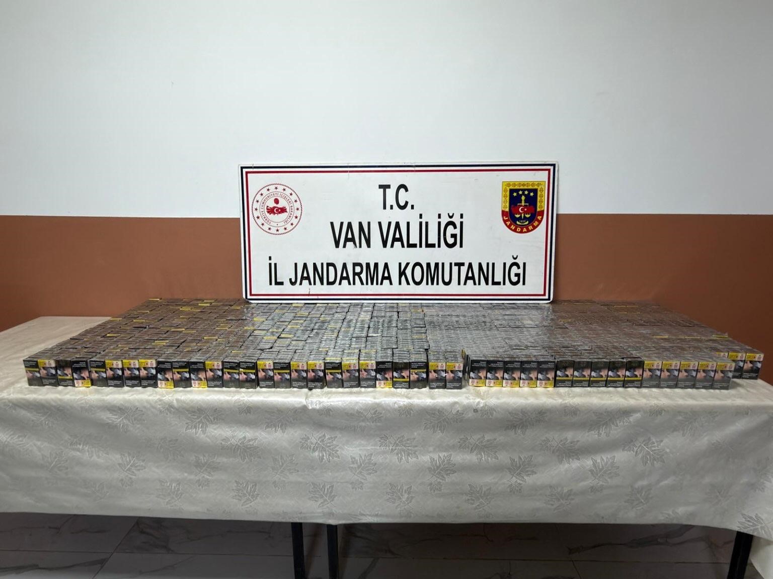 Başkale’de bin 540 paket gümrük kaçağı sigara ele geçirildi