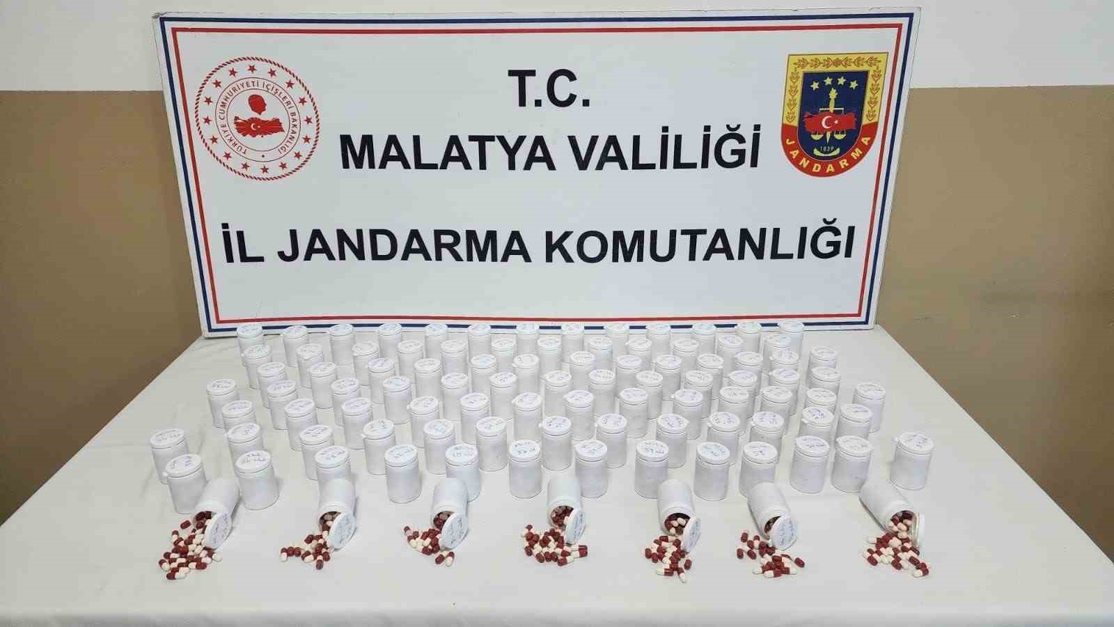 Malatya’da 5 bin 561 adet sentetik ecza hap ele geçirildi