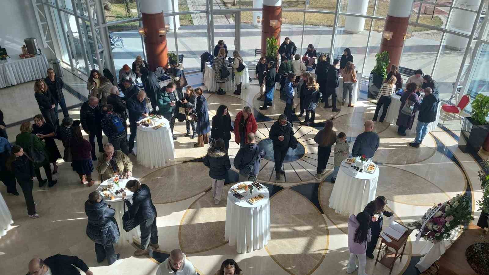 Otel yangınında hayatını kaybeden T&uuml;zgiray &ccedil;ifti anıldı
