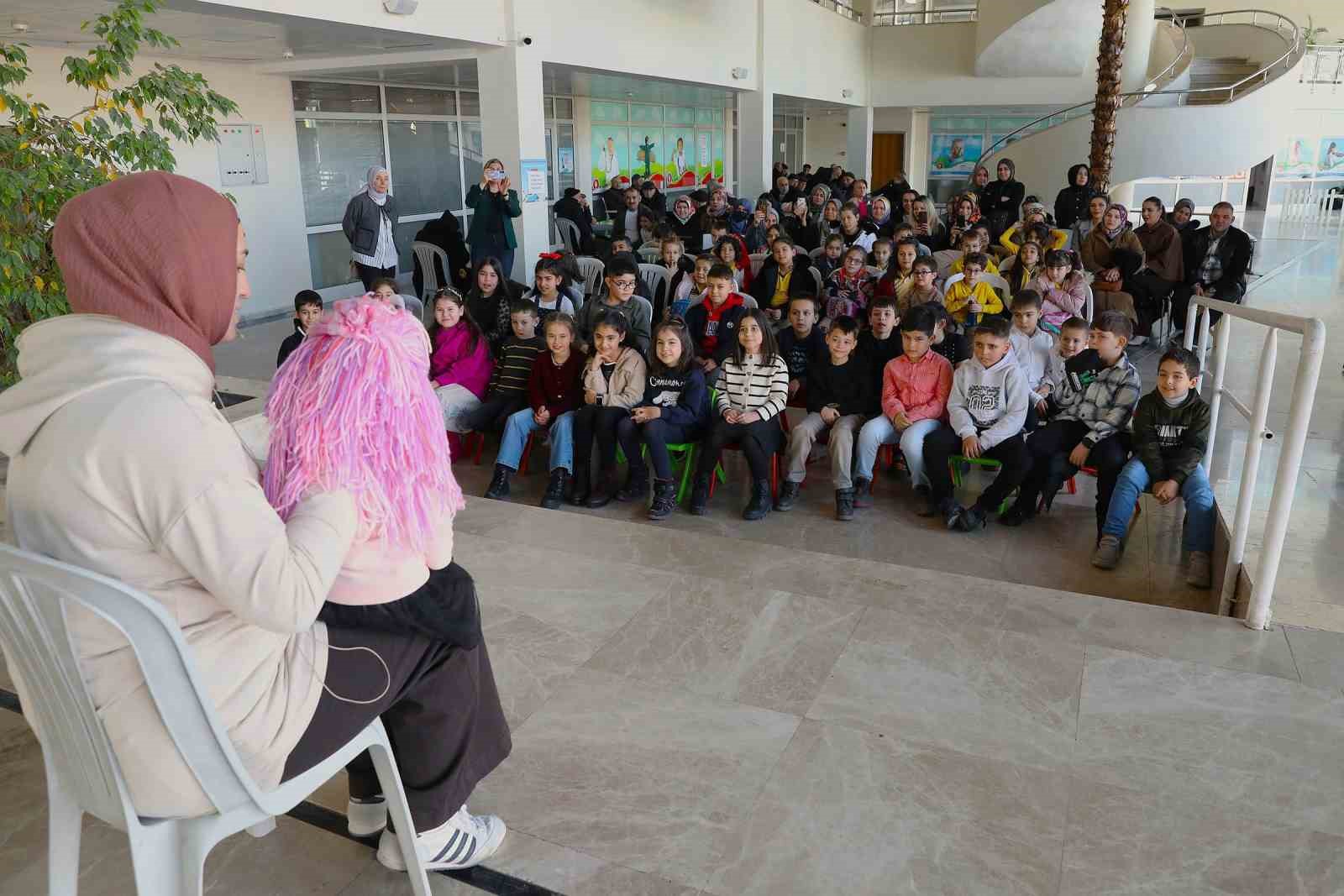 &Ccedil;ocuk eğitim merkezi &ouml;ğrencilerinden Sanatsal Yolculuk Sergisi
