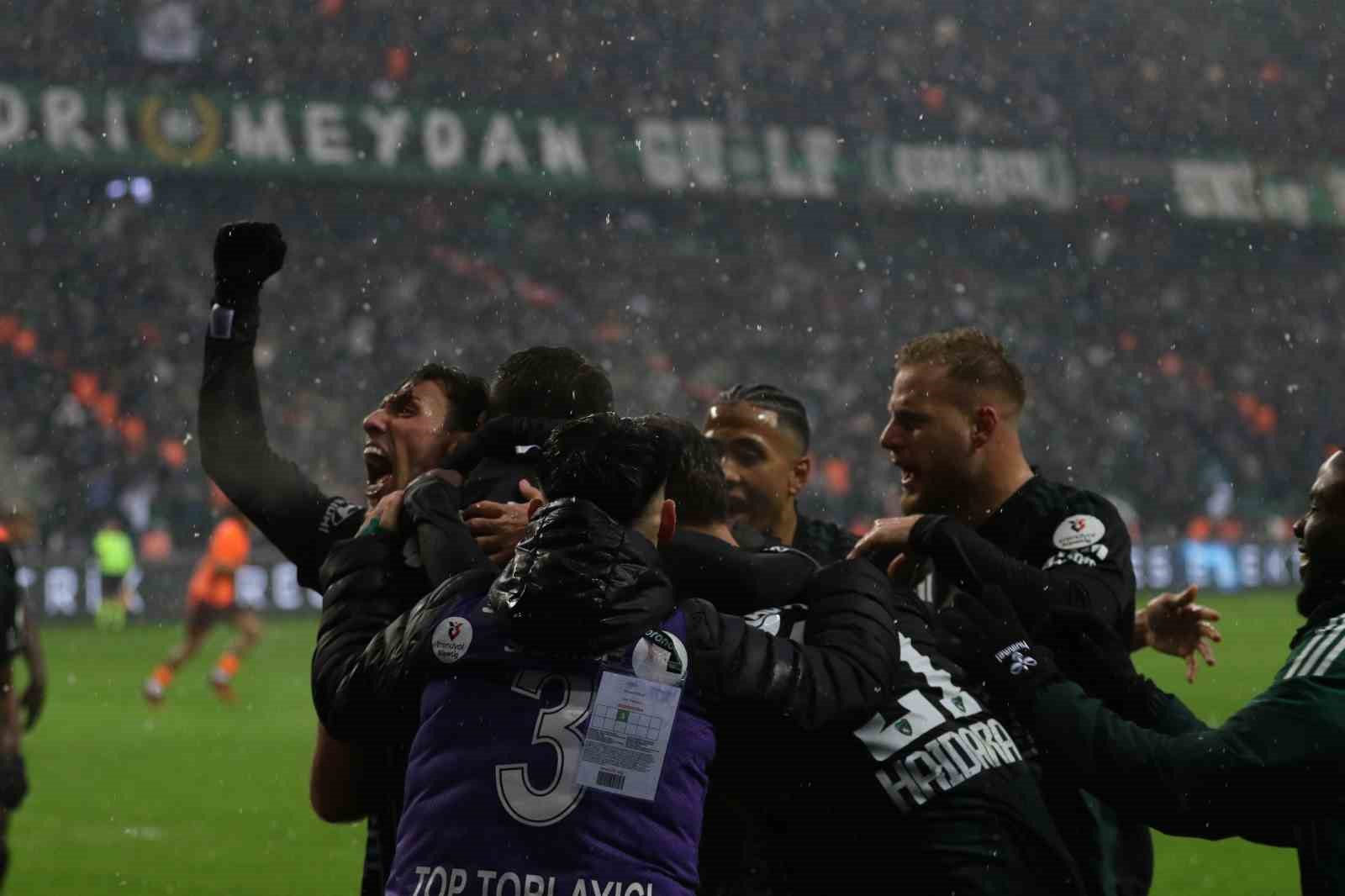 Trendyol S&uuml;per Lig: Kocaelispor: 0 - Trabzonspor: 0 (Ma&ccedil; devam ediyor)
