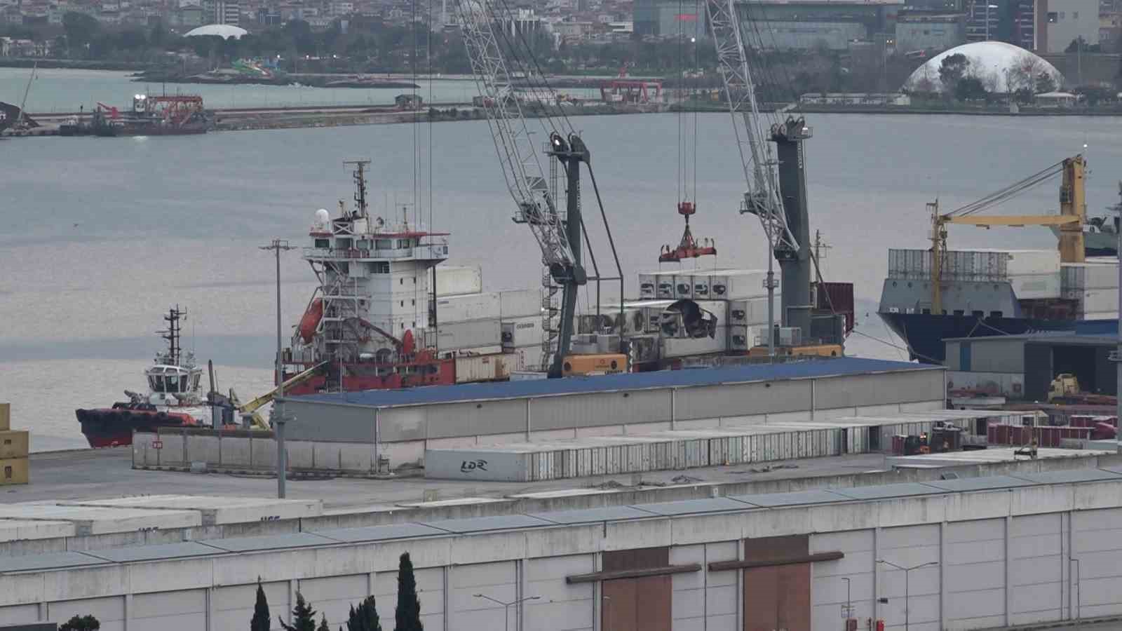 Dron saldırısına uğrayan gemi Samsun Limanı&rsquo;na demirledi
