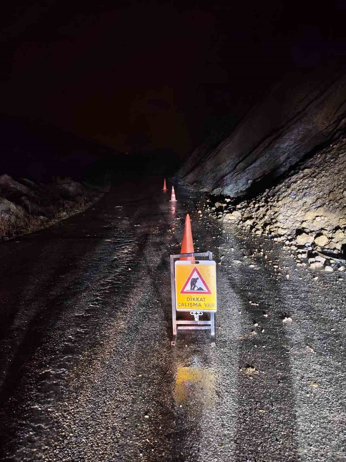 &Ccedil;aycuma&rsquo;da heyelan trafik akışını durdurdu
