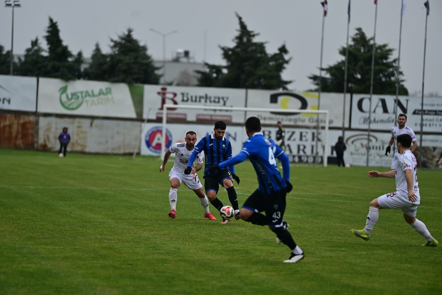 TFF 2. Lig: Karacabey Belediyespor: 0 - İneg&ouml;lspor : 1
